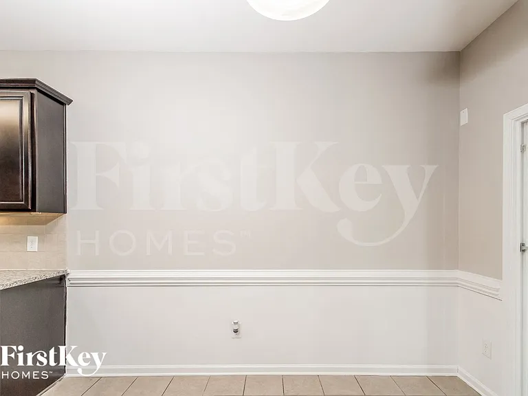 2675 Lamplight Cir — Photo 4