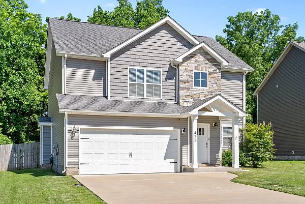 425 Woodtrace Dr — Photo 2