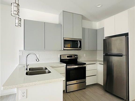 3rd image of 1604 W Omni Ave #2