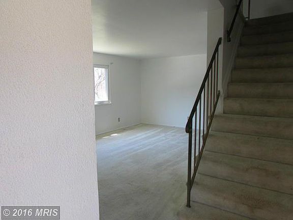 3rd image of 1012 Carrington Ave