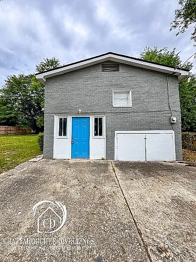3 bed, 861 sqft, $900 — Photo 1