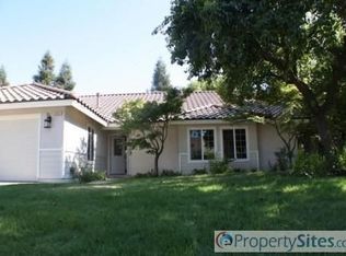 2582 Palo Alto Ave, Clovis, CA 93611
