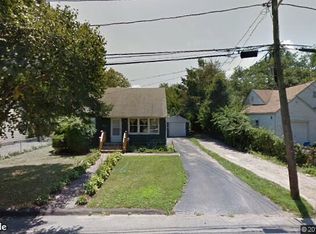 114 W 10th St, Huntington Station, NY 11746