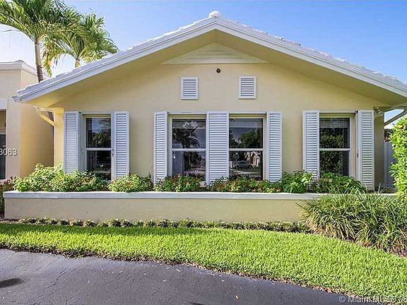 Exquisitely remodeled 4 bed/2.5 bath nestled home at Kings Creek Village