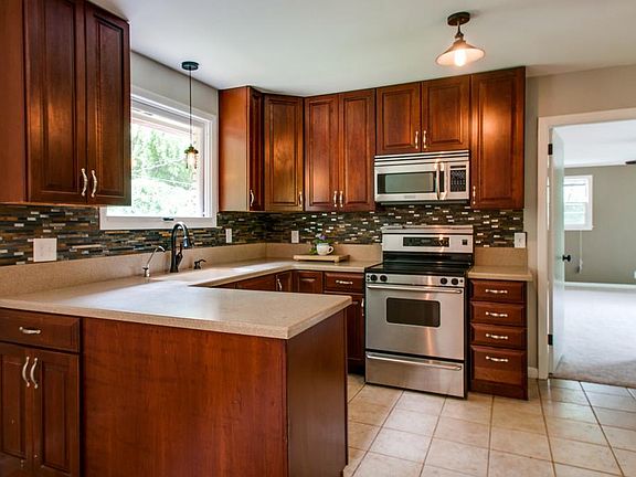 5th image of 6716 Rodney Ct
