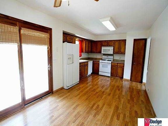 5th image of 9382 North St