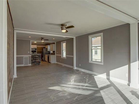 4th image of 2630 Greenwood Dr