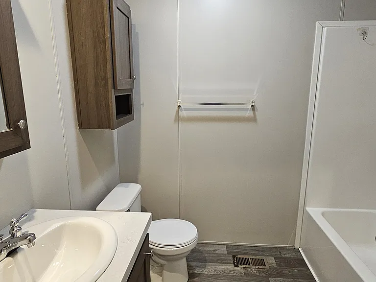 131 Redwood — Photo 7