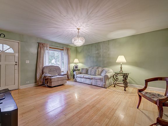 4th image of 7649 Woodridge Dr