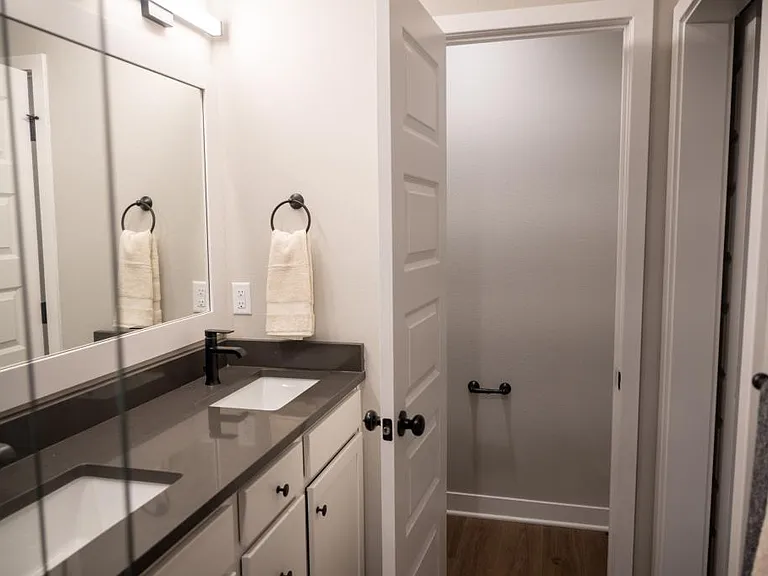 4614 Forest Ave — Photo 11