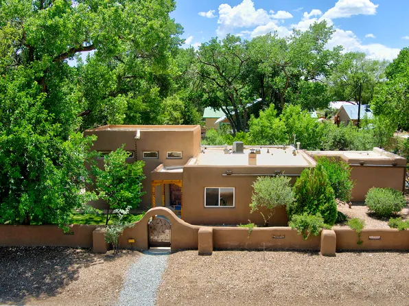 39 Priestly Pl, Corrales, NM 87048