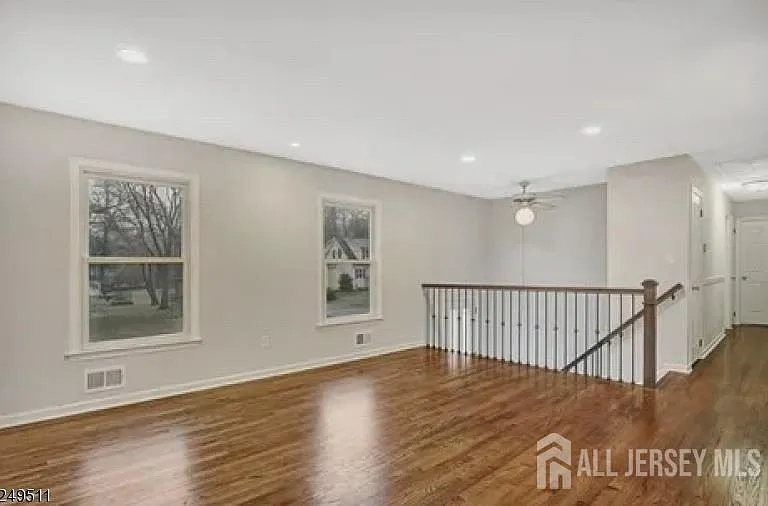 10 Cedar St — Photo 2