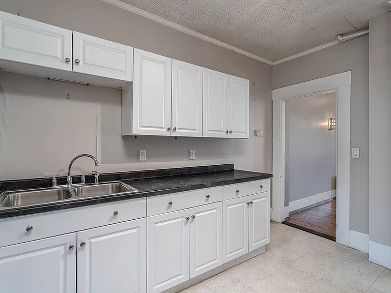 886 Main St #1 — Photo 7
