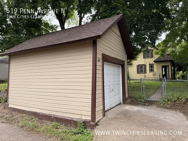 519 Penn Ave N — Photo 20