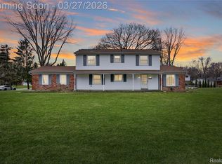 32319 Nottingwood St, Farmington Hills, MI