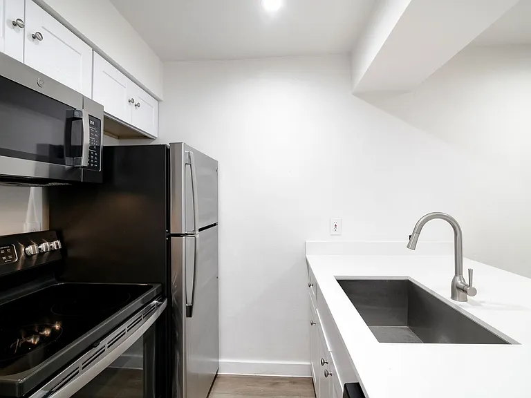 2722 Throckmorton St — Photo 11