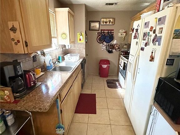 2nd image of 2102 Robert E Lee Dr