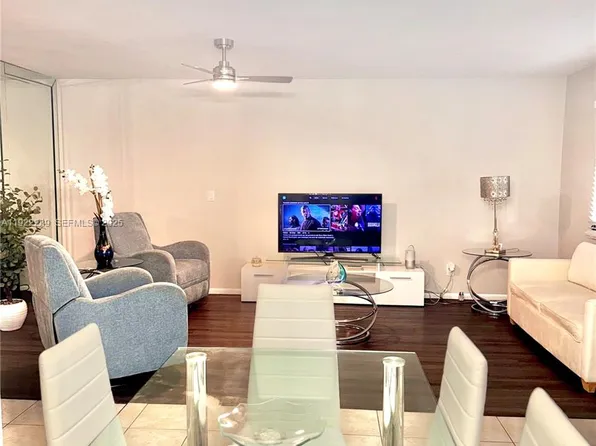 300 Layne Blvd APT 303, Hallandale, FL 33009