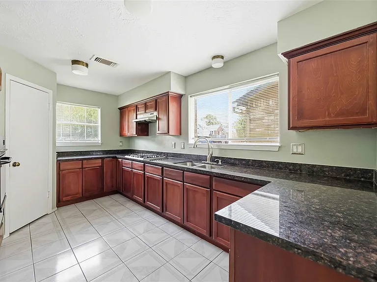 7330 Maple Walk Dr — Photo 11