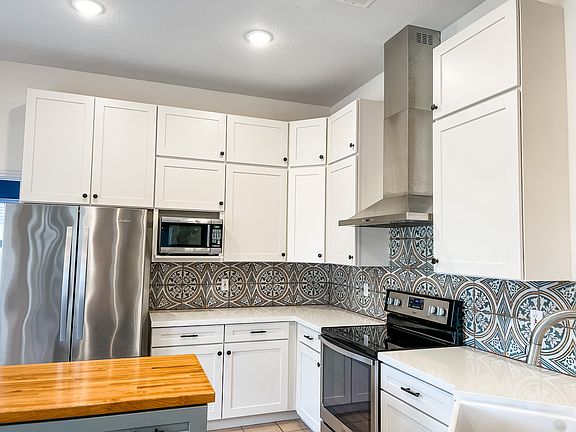 3rd image of 4715 Waterbury Dr