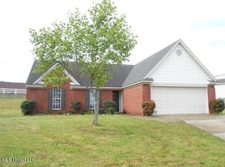 1039 Parkview Cir S, Southaven, MS 38671