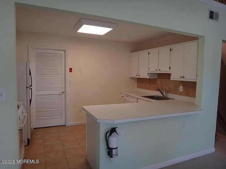 120 Des Moines Ct — Photo 3