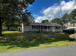 1913 Maplewood Ln, Chesapeake, VA 23323