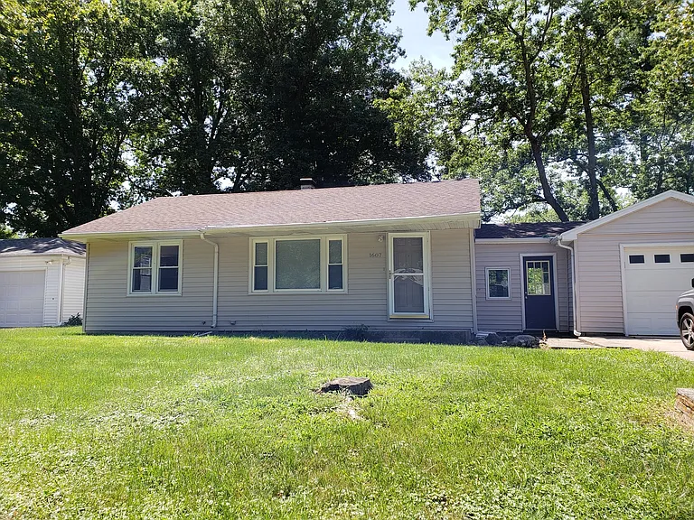 1607 Cornell Dr — Photo 1