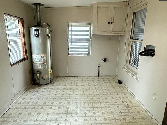 3rd image of 421 N Webb St