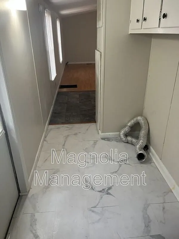 2 bed, 1.0 bath, $1,195 — Photo 3