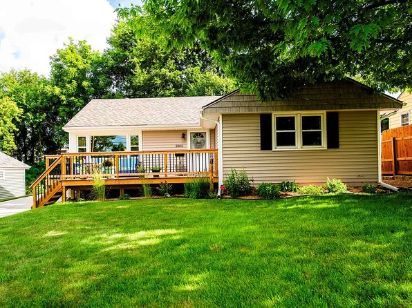 2304 Locust St, West Des Moines, IA 50265