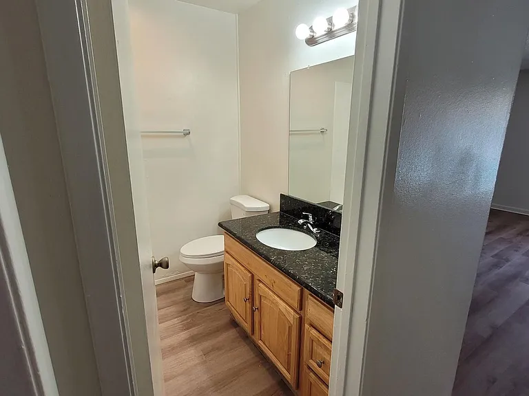Hallmark Apartment — Photo 8