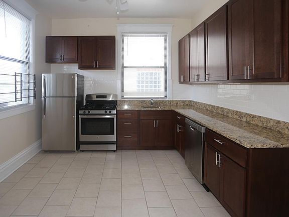 3rd image of 3525 N Wilton Ave #3L