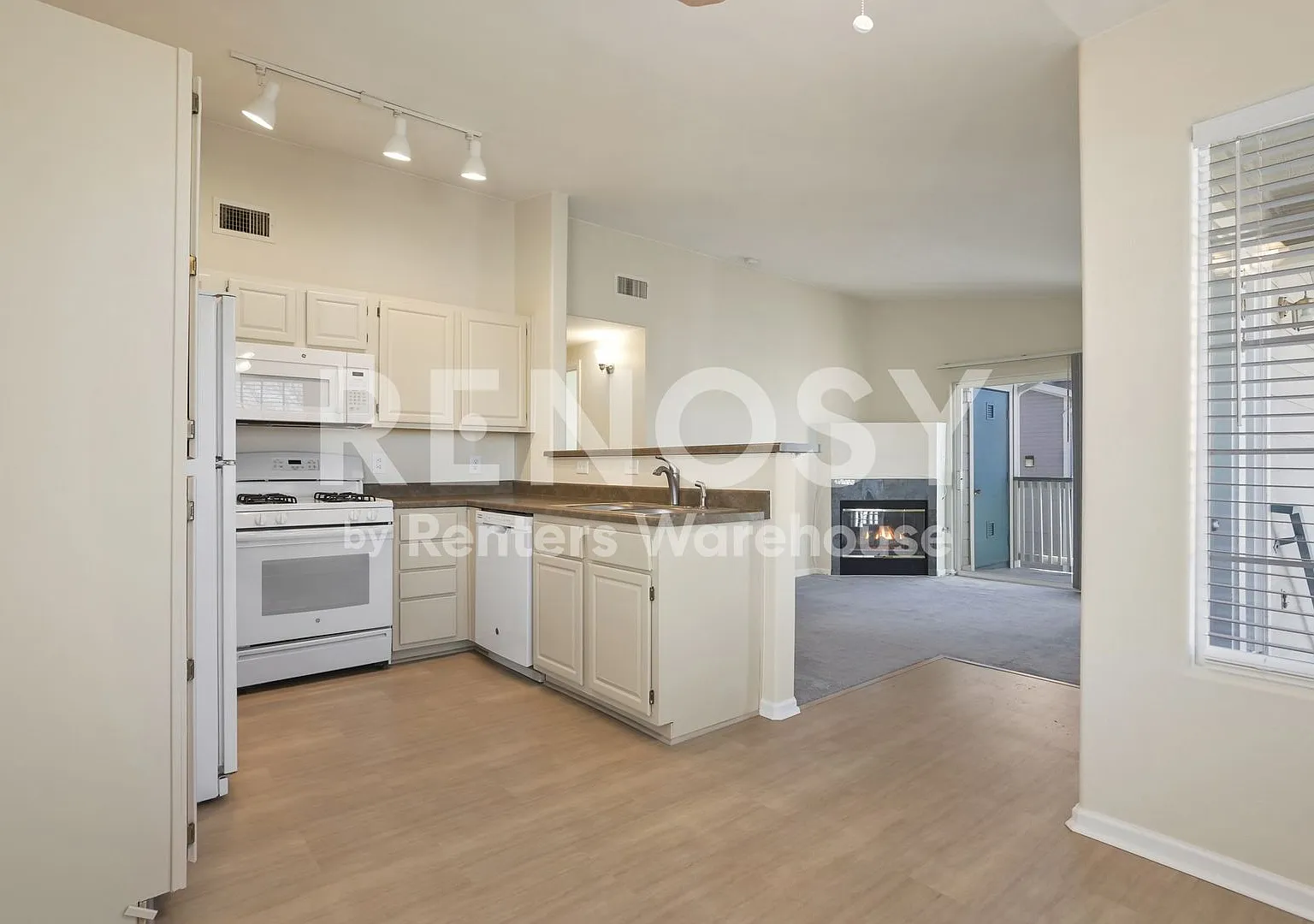 2 Bed 2 Bath | Highlands Ranch | Available Now — Photo 4