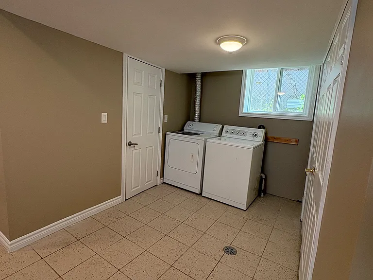 8 Birch Tree Cres — Photo 12