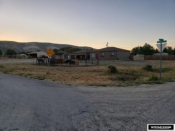 3rd image of 308 Washakie Dr
