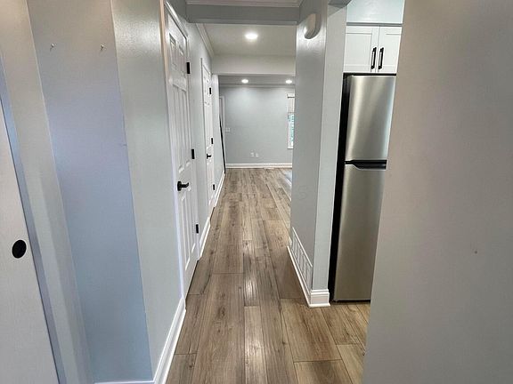 4th image of 42 Ravine Ridge Dr S