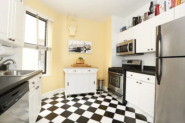 Sold by LG Fairmont Group | media 1