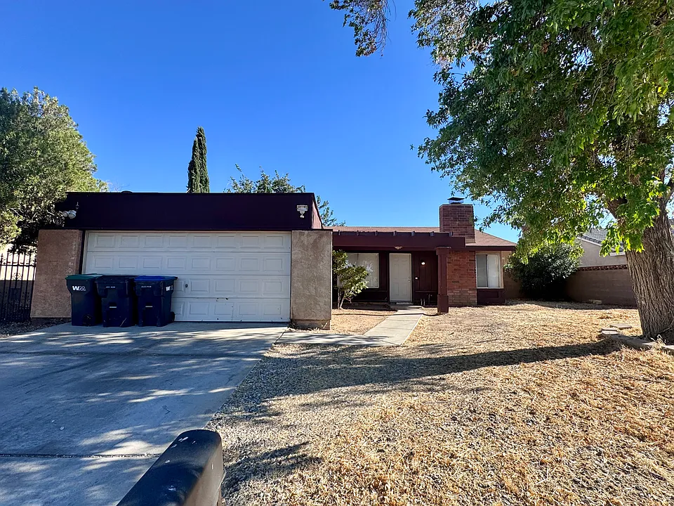 424 E Avenue J7