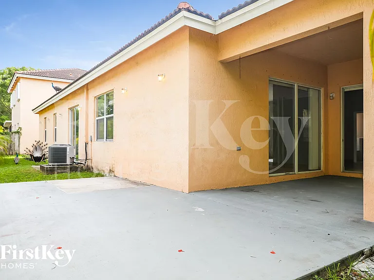 9064 SW 214th St — Photo 14