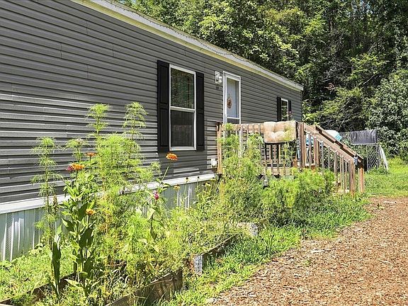 3rd image of 110 Hideaway Dr