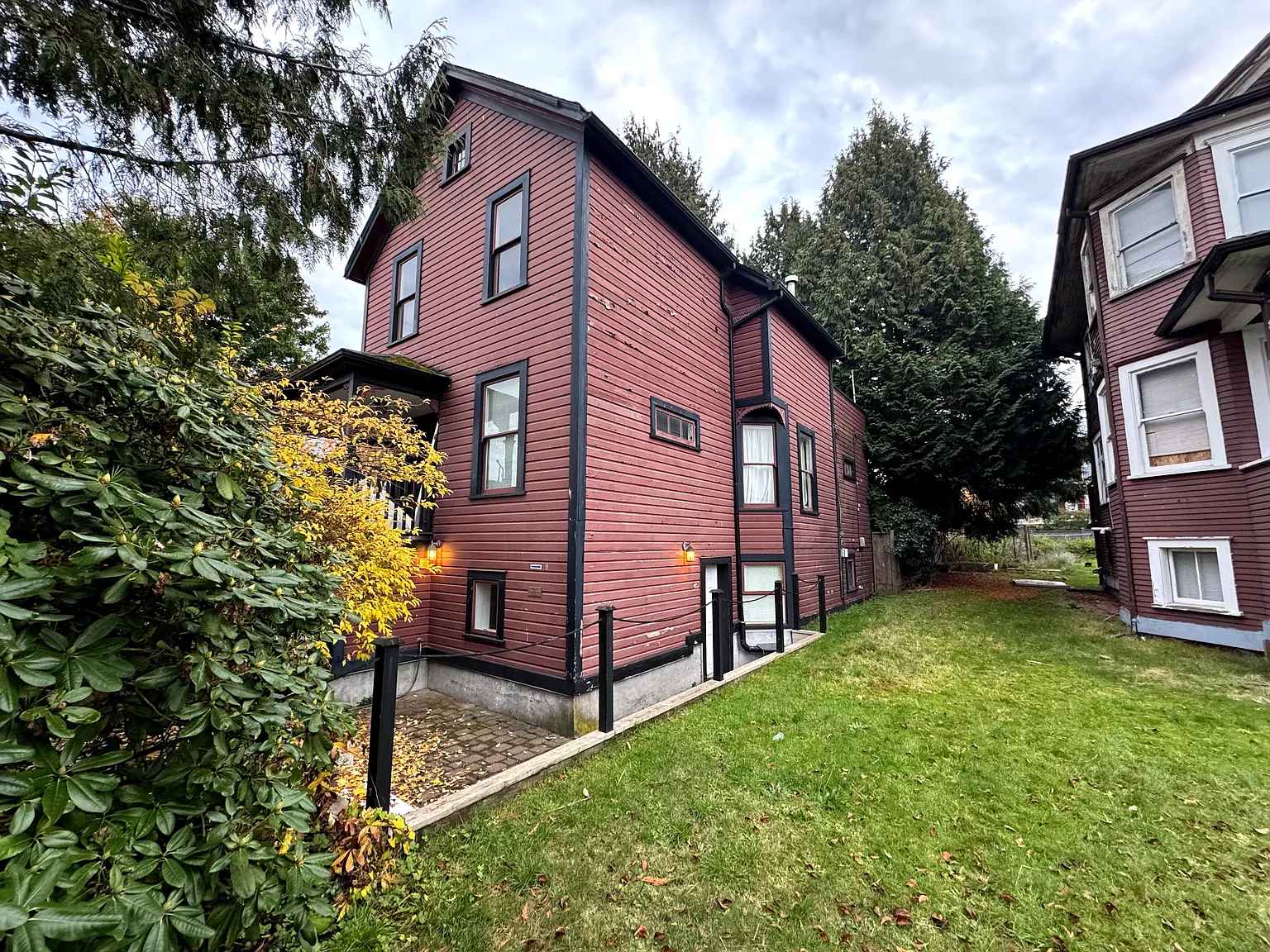 662 E 7th Ave #1 photo 1