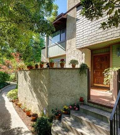 2nd image of 610 Garfield Ave