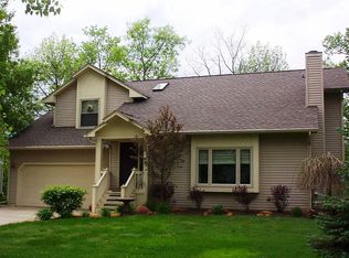 8210 Kimble Dr, Pinckney, MI 48169