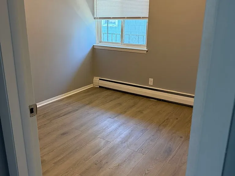 2705 N Oakland Ave — Photo 5