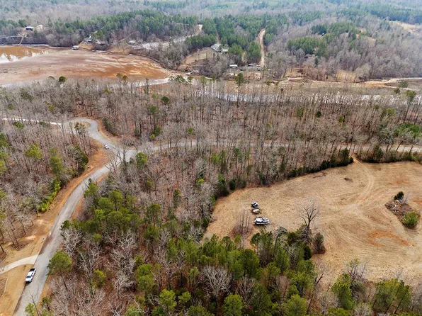 504 Terrapin Pointe Rd, Hodges, SC 29653