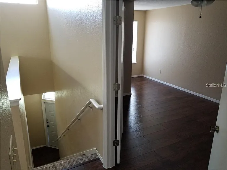Columbia Arms Cir — Photo 12