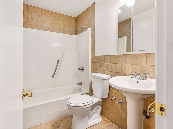 5th image of 6837 Woodmark Dr