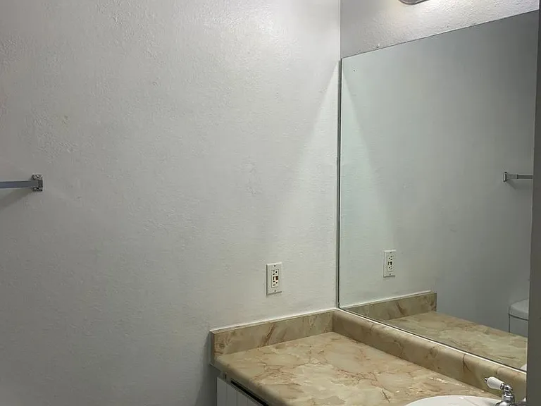 1932 Buena Vista Dr SE — Photo 8