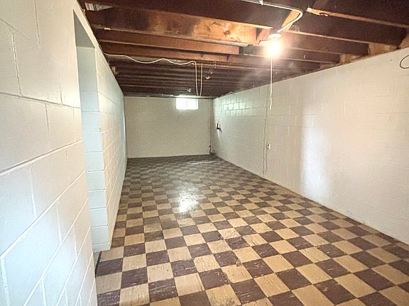3rd image of 2713 S 74th St